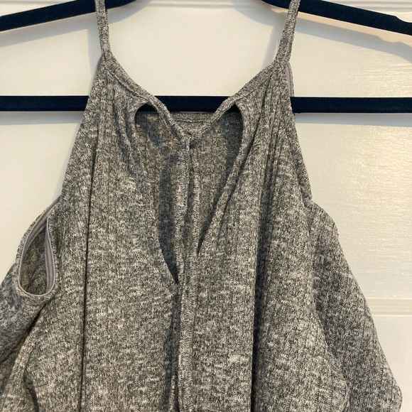 Everly Long Sleeve Cold Shoulder Gray Top Size Small - Picture 5 of 6